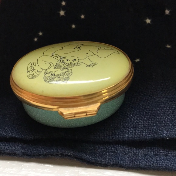 💕SOLD💕Halcyon Days Andy Warhol “two cherubs” enamel box - Picture 3 of 8